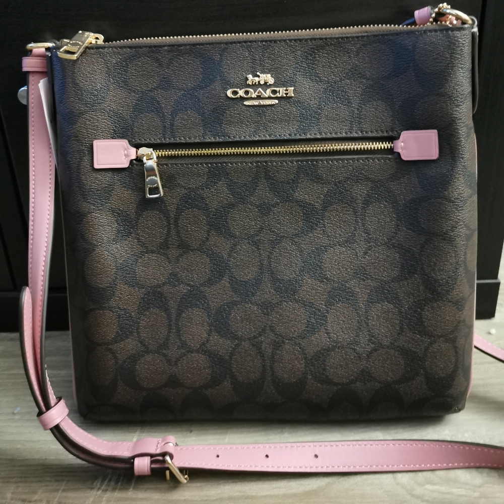 NWT Coach Signature Messenger Crossbody Bag